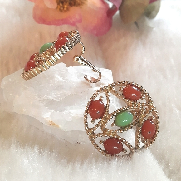 SARAH COVENTRY Clip Earrings - Picture 4 of 4